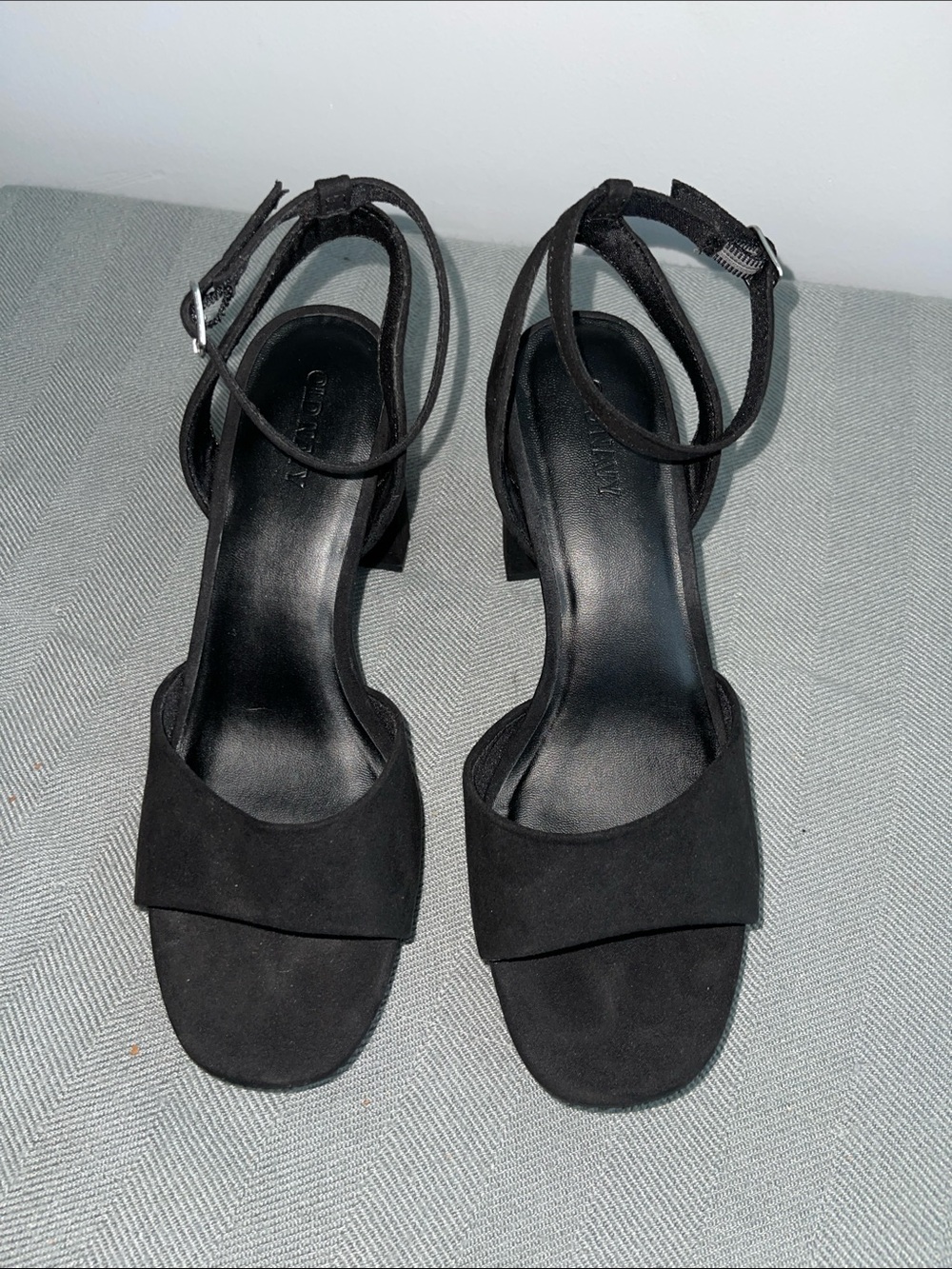 Old Navy women's Black suede Ankle-Strap Block Heel Sandals shoes